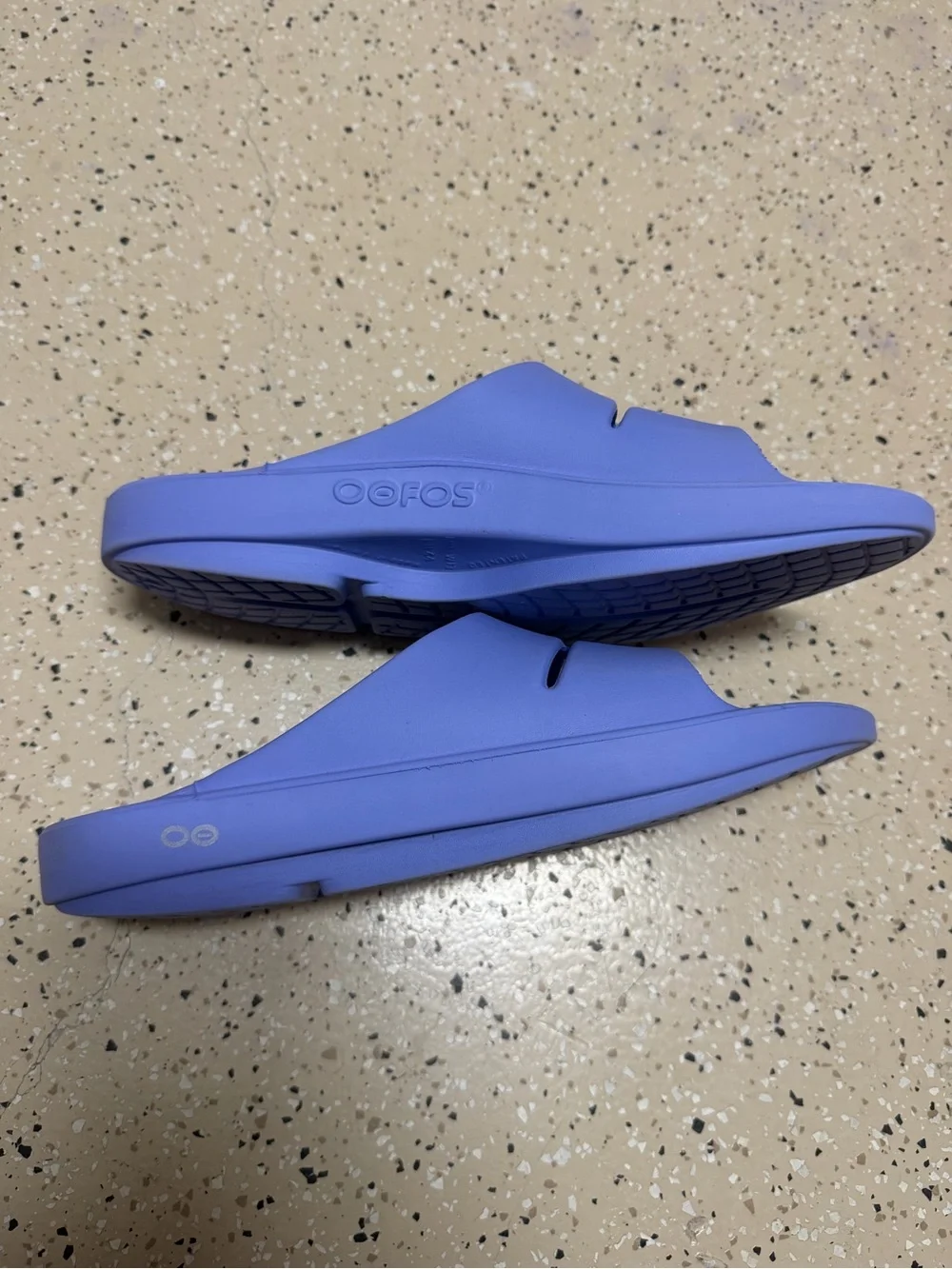 OOFOS lighter blue